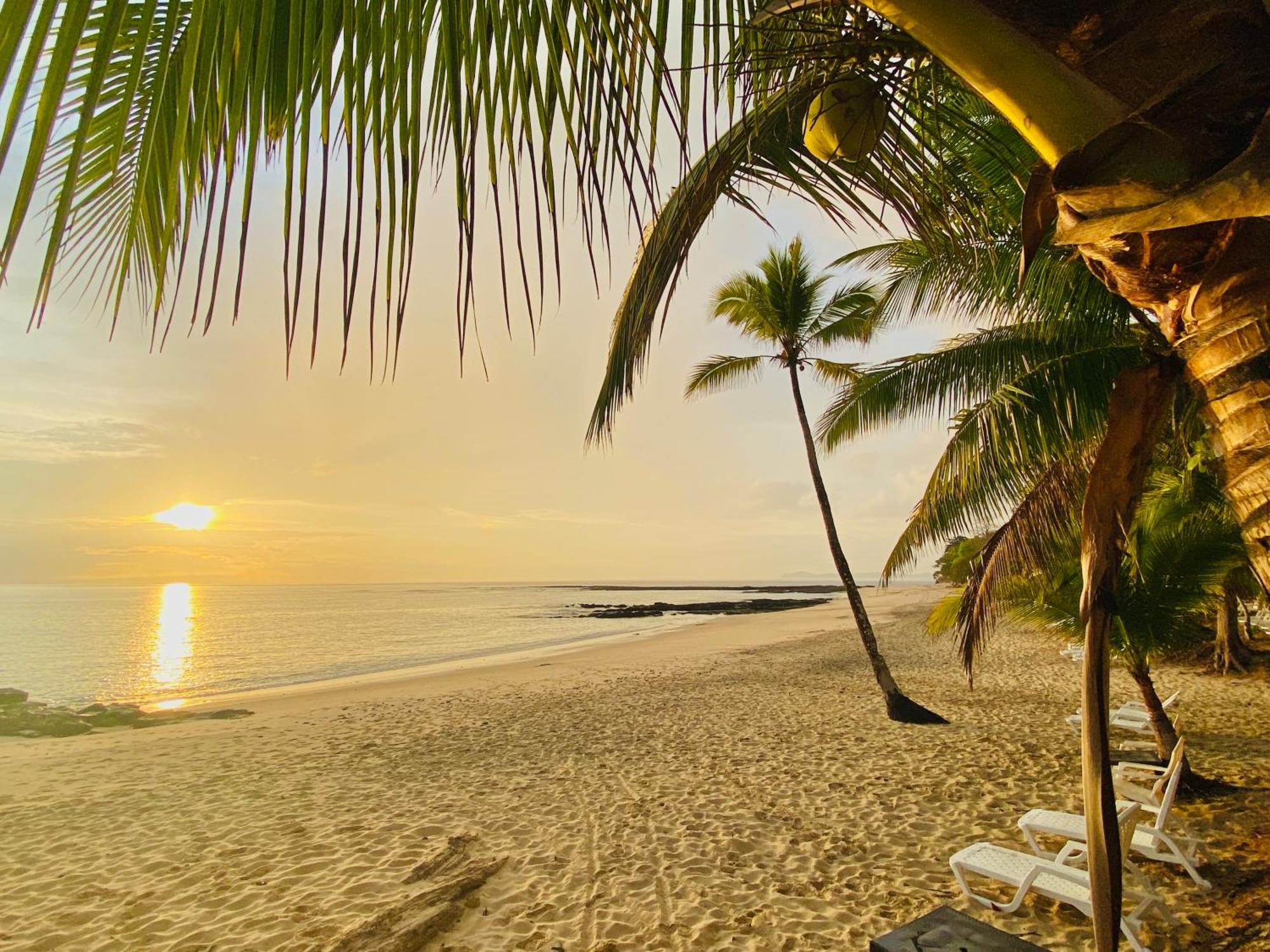 Sonny Island Resort Cabanas Frente Al Mar Punta Bajo Rico Экстерьер фото
